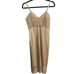 Vintage Vanity Fair Women's Beige Lace Nylon Slip Nightgown Size Large USA made